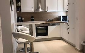 One Private Room In Luxury Apartment With Shared Kitchen And Shared Bathroom